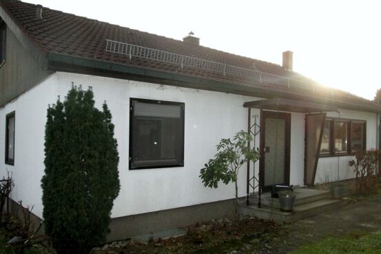 Fassaden- und Badsanierung sowie neue Haustür, Kellerabgang und Haustürüberdachung (Streif-Haus) in in Pfaffenhofen